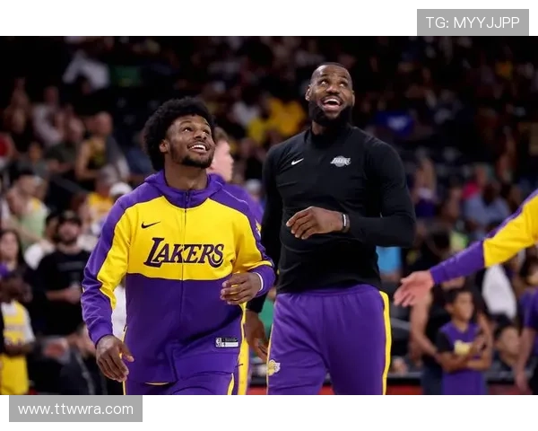 NBA最新动态:詹姆斯领衔湖人季前赛大胜詹皇三双助队取胜对手反应热烈 NBA最新动态:詹姆斯领衔湖人季前赛大胜詹皇三双助队取胜对手反应热烈