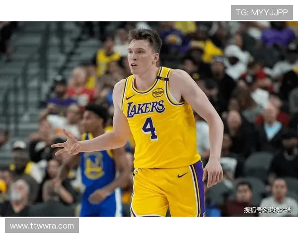 詹姆斯季前赛砍下30分带领湖人逆转胜勇士，浓眉安东尼表现抢眼